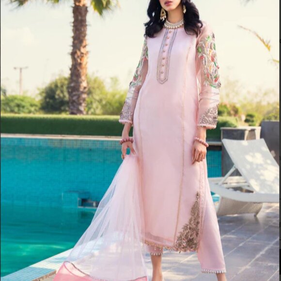 Khuda Baksh Designer Suit – Elegant & Timeless - Picture 2 of 3